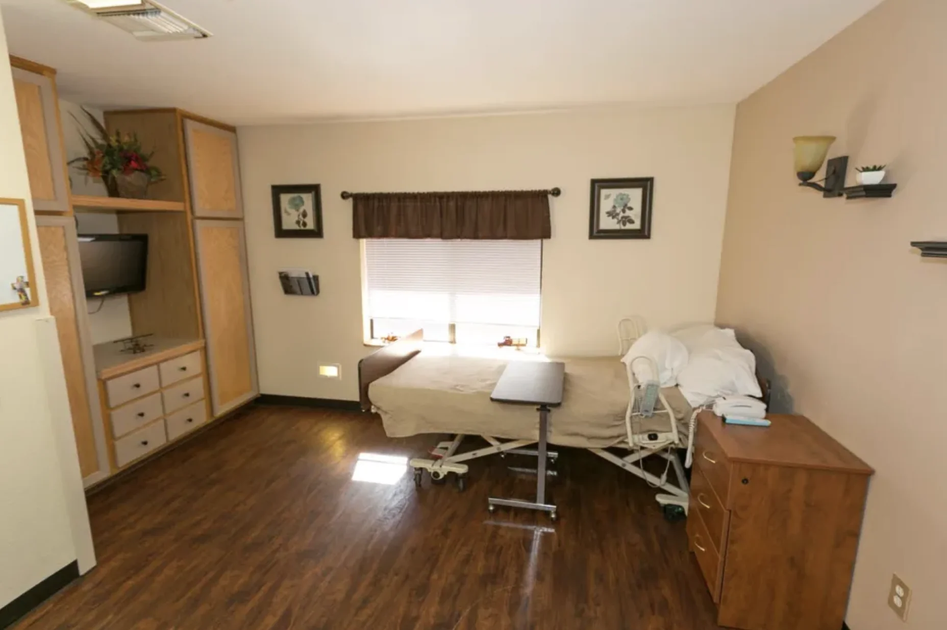 LA CANADA CARE CENTER