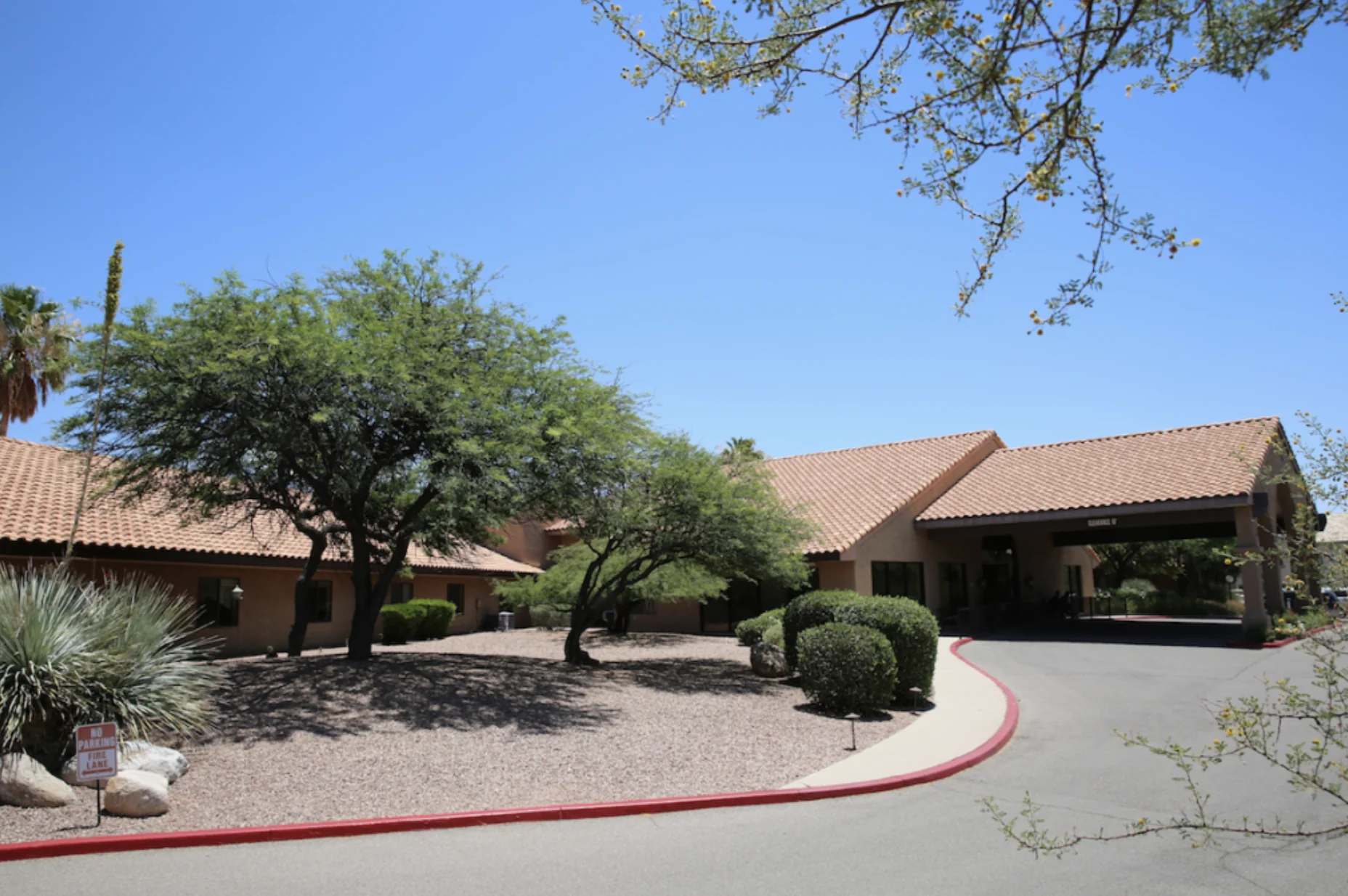 LA CANADA CARE CENTER