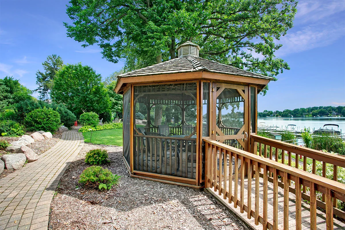 LAKE MINNETONKA SHORES
