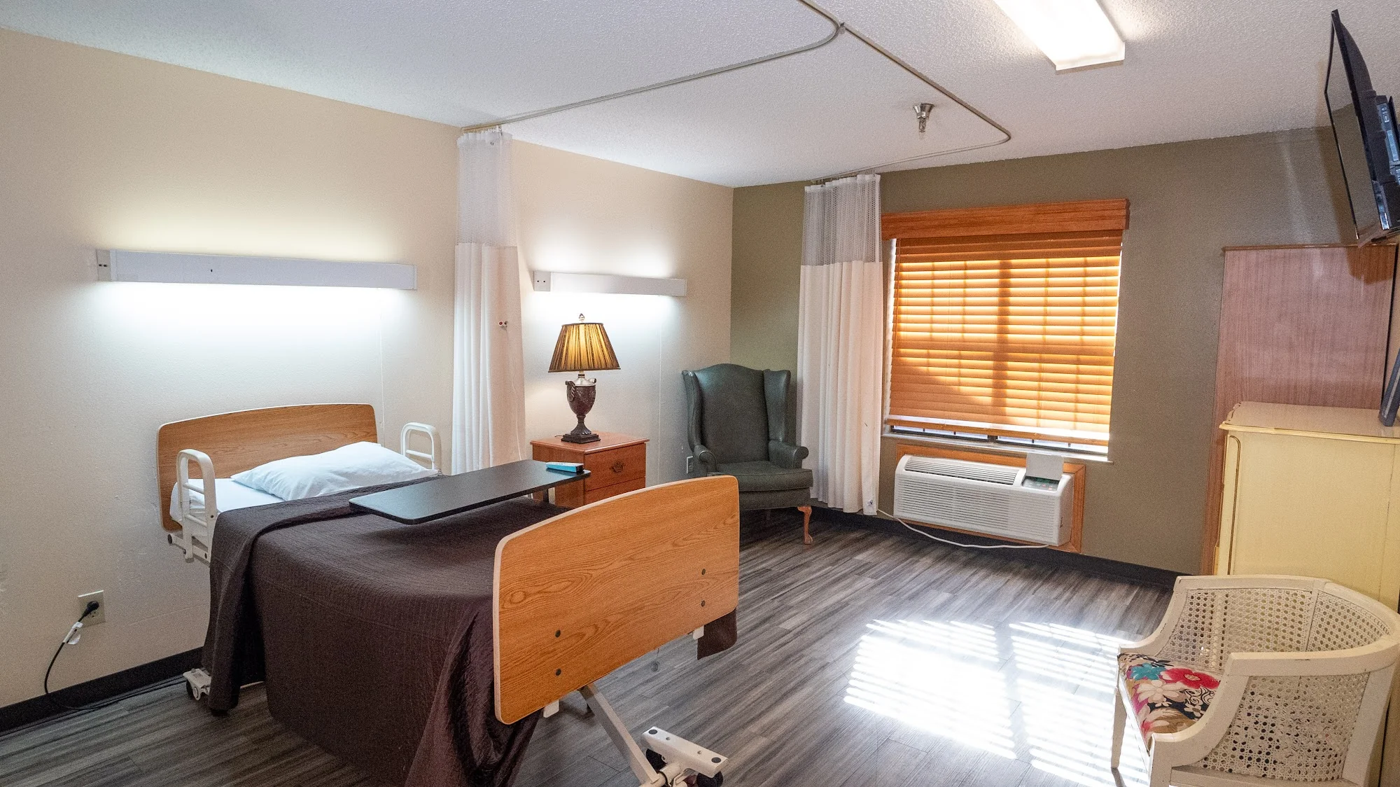 LEGEND HEALTHCARE AND REHABILITATION - PARIS