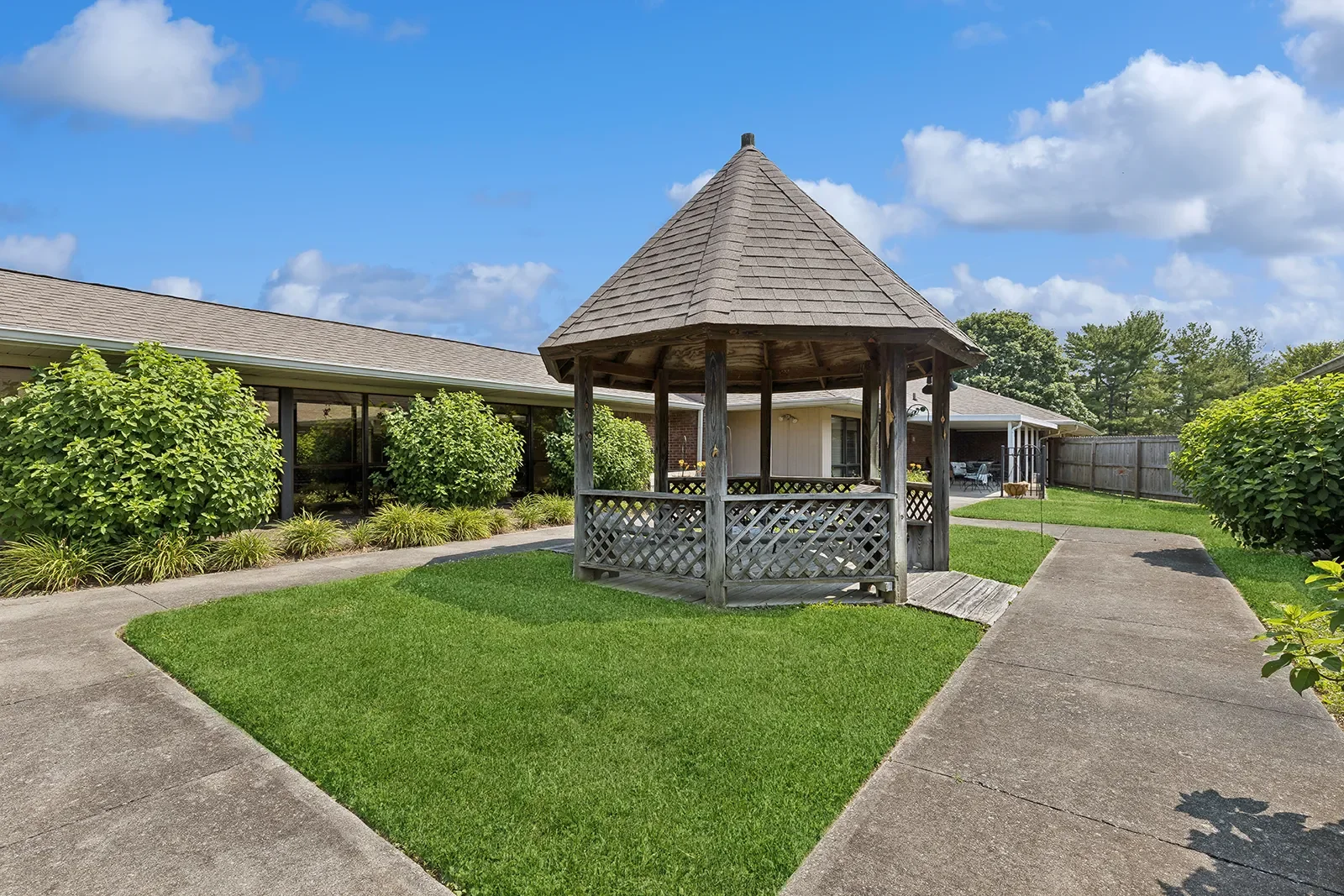 LEXINGTON COUNTRY PLACE