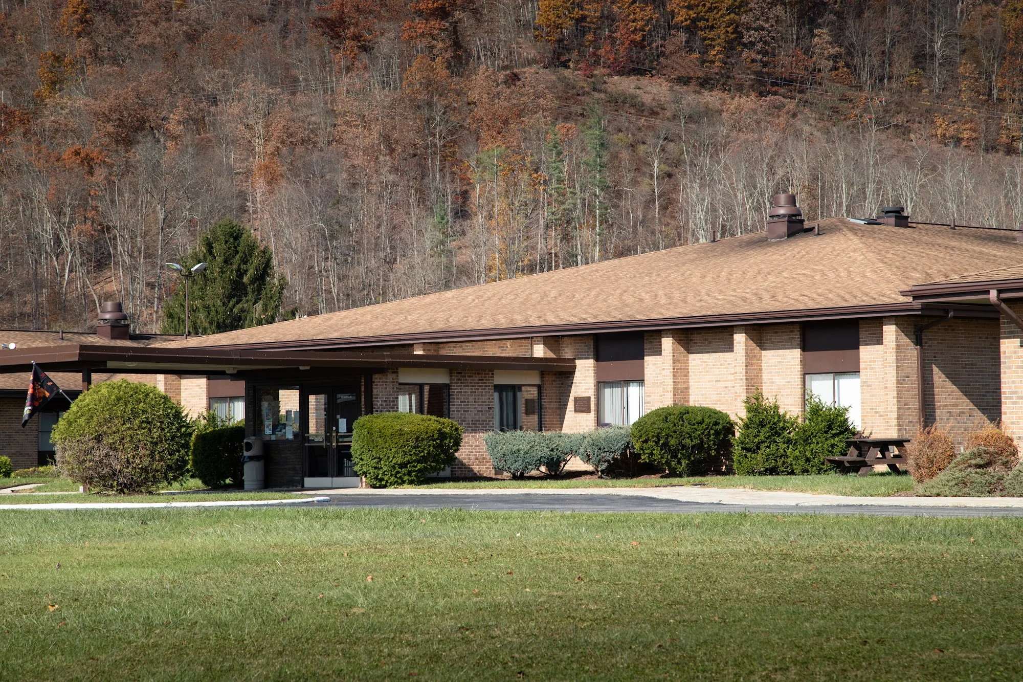 NELLA'S AT AUTUMN LAKE HEALTHCARE