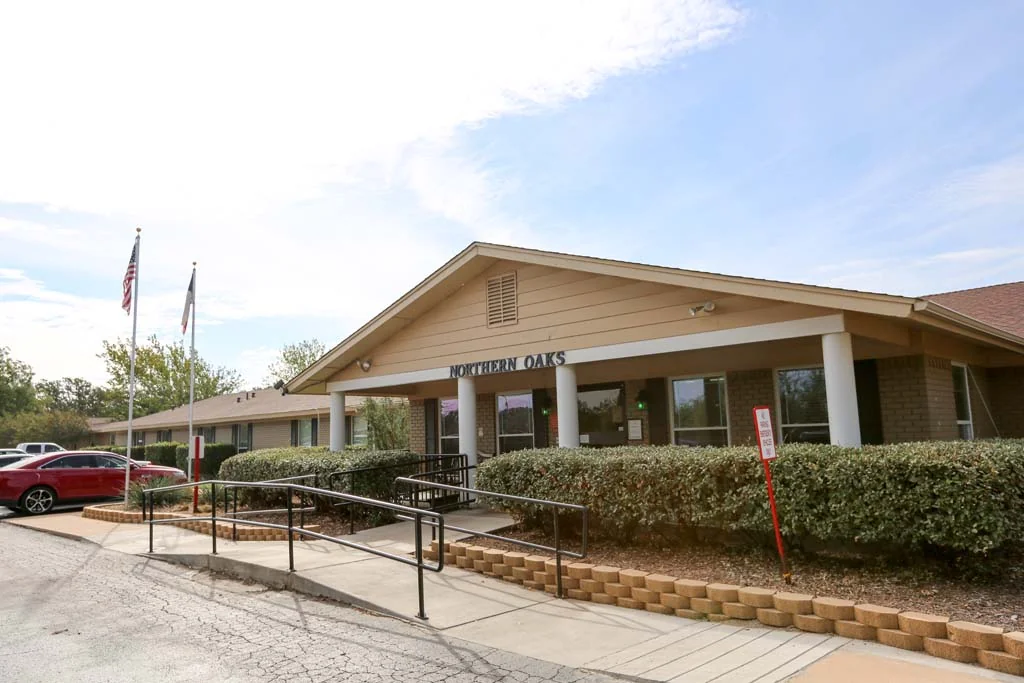 NORTHERN OAKS LIVING & REHABILITATION CENTER