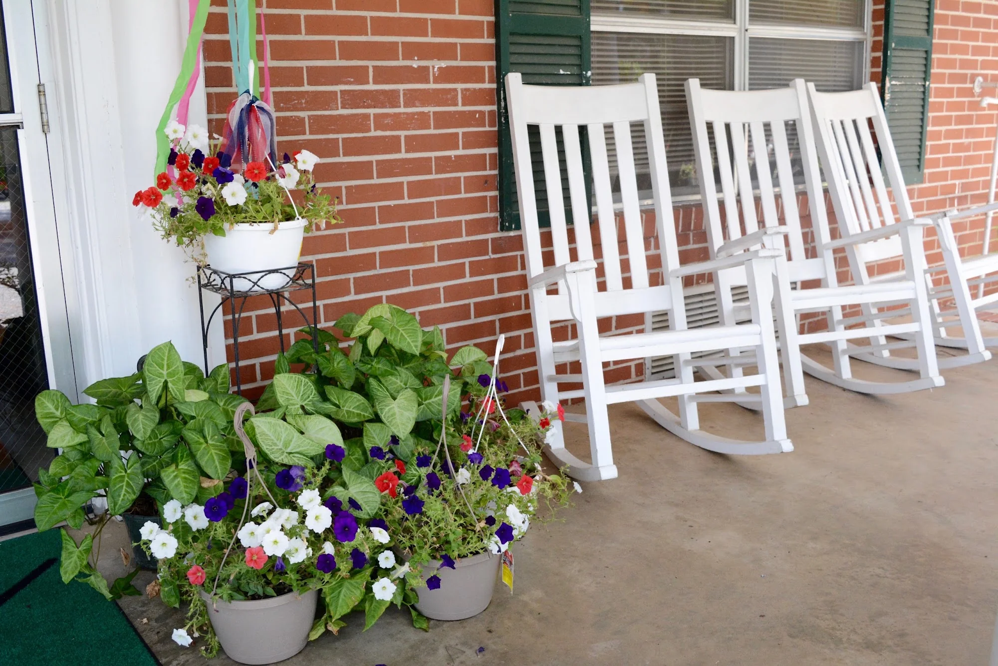PINEWOOD MANOR NURSING HOME & REHABILITATION CNTR