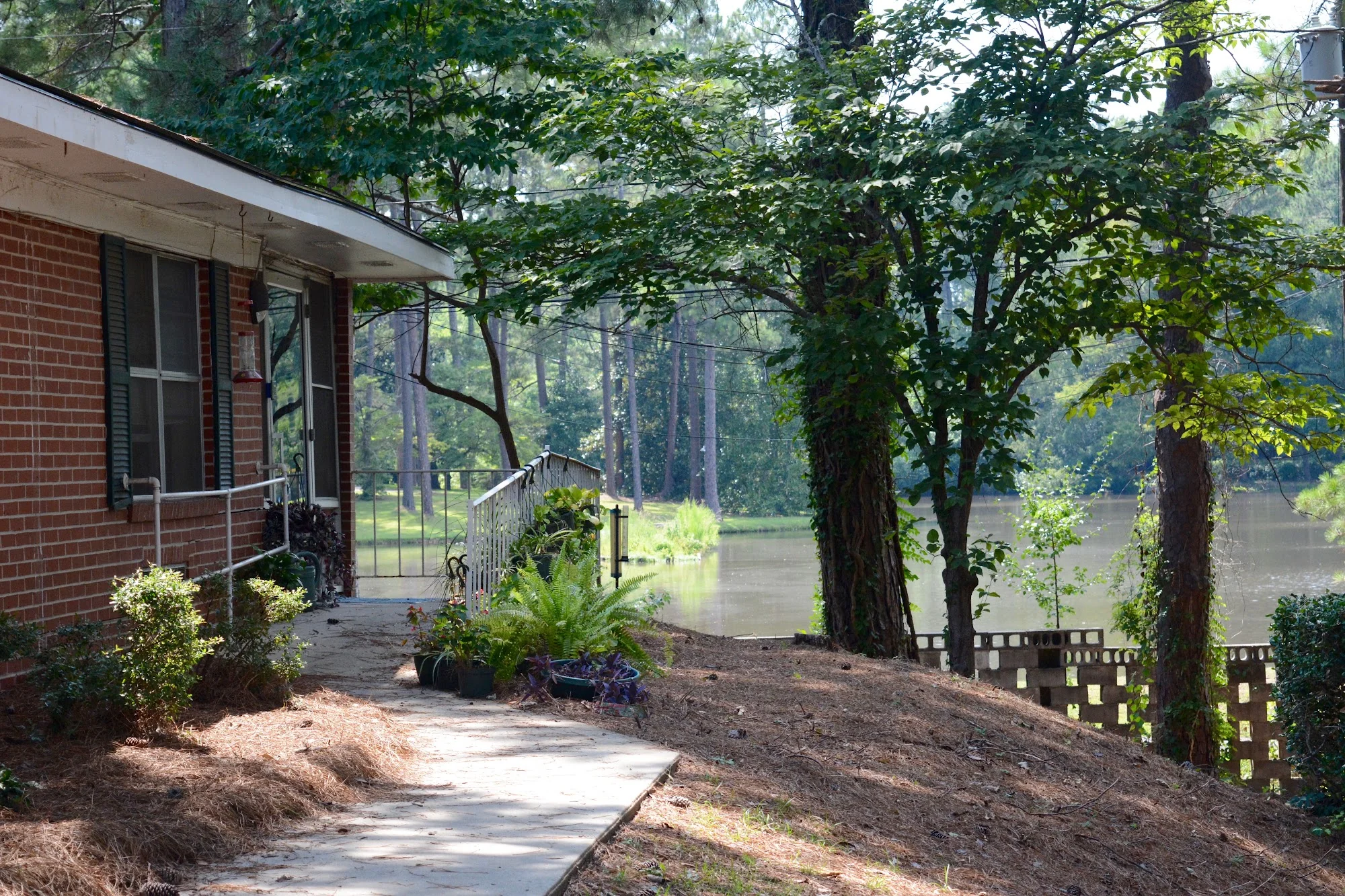 PINEWOOD MANOR NURSING HOME & REHABILITATION CNTR