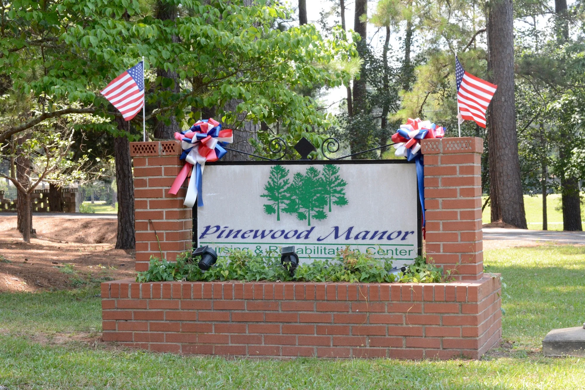 PINEWOOD MANOR NURSING HOME & REHABILITATION CNTR
