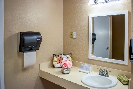 RIVER OAKS HEALTH AND REHABILITATION CENTER