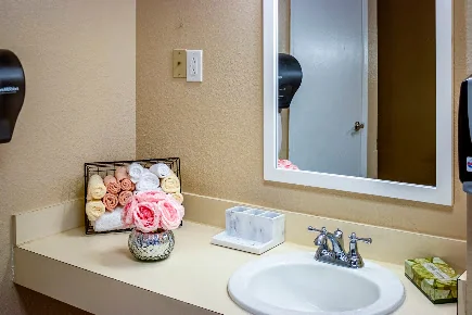 RIVER OAKS HEALTH AND REHABILITATION CENTER