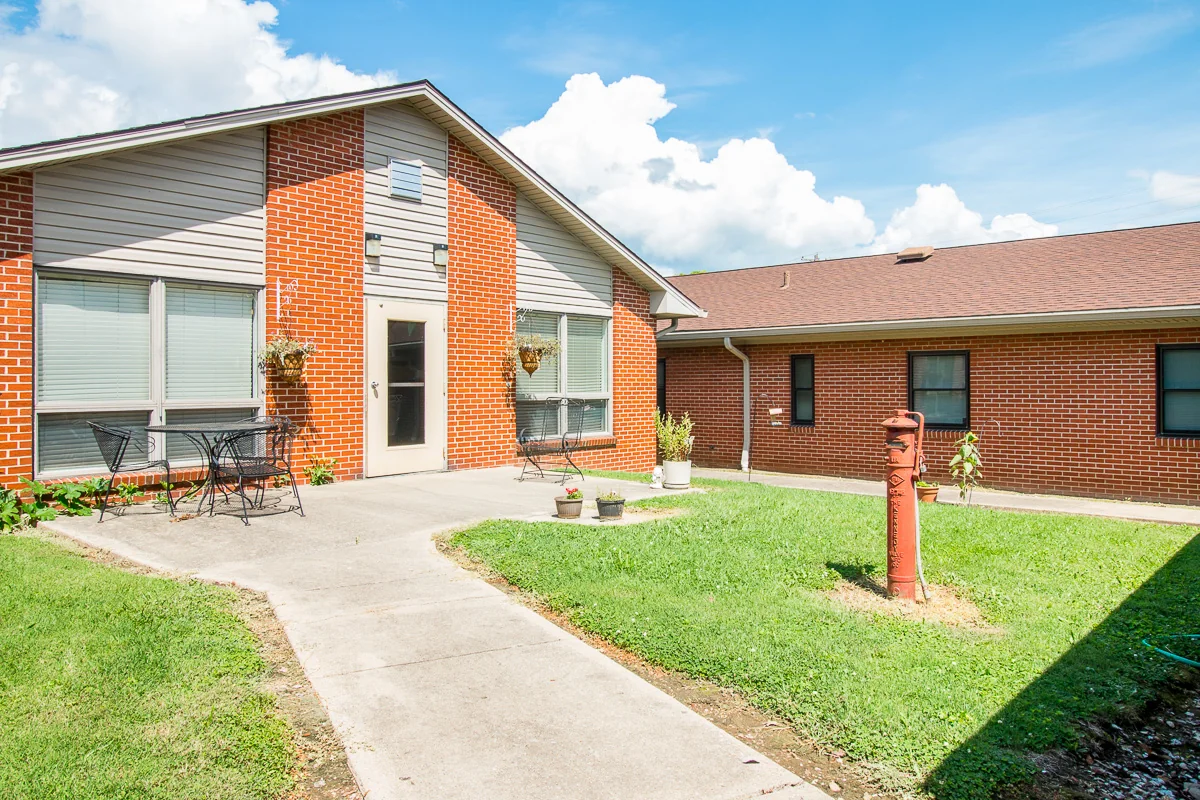ROCKCASTLE HEALTH & REHABILITATION CENTER