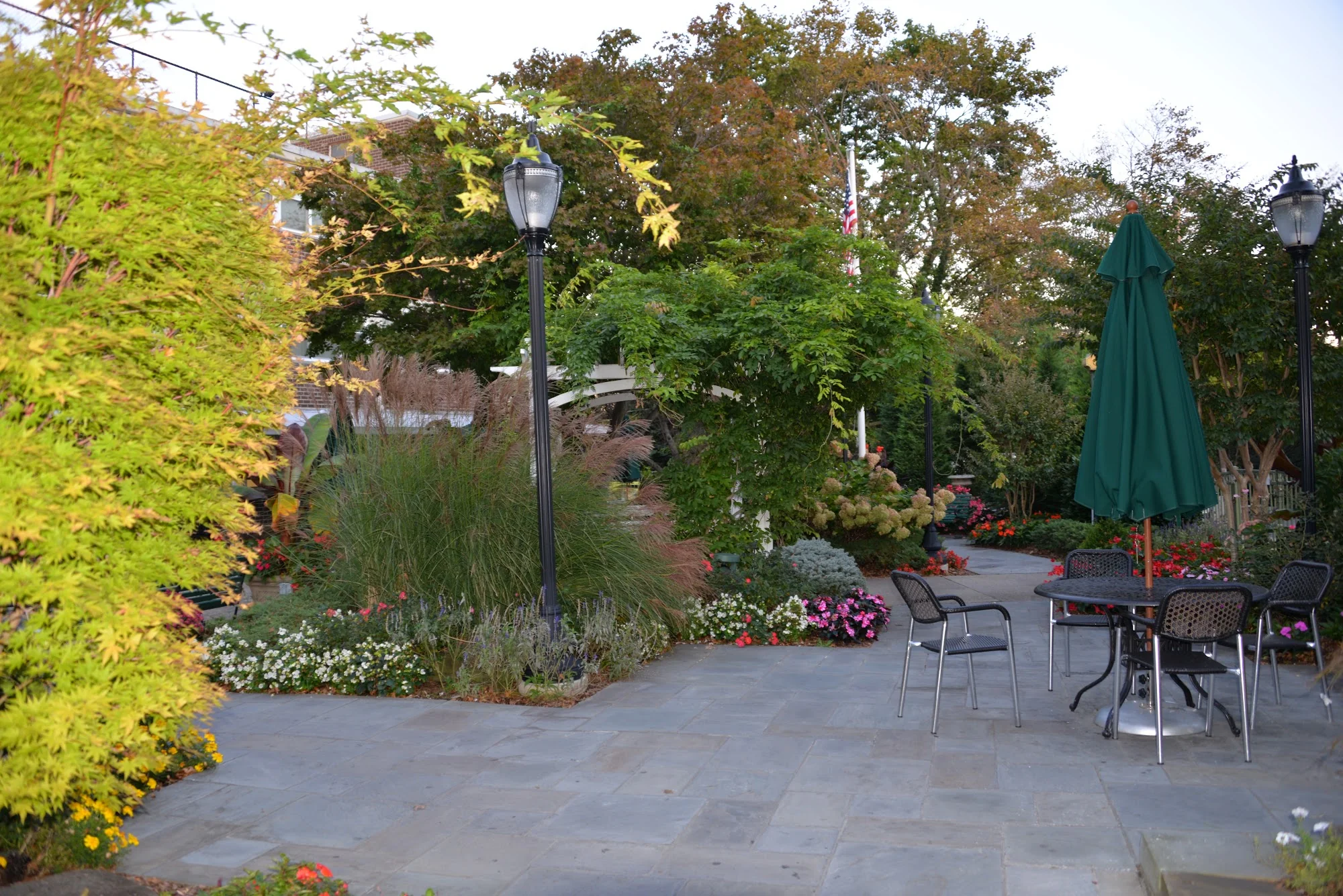 SILVER LAKE SPECIALIZED REHAB AND CARE CENTER