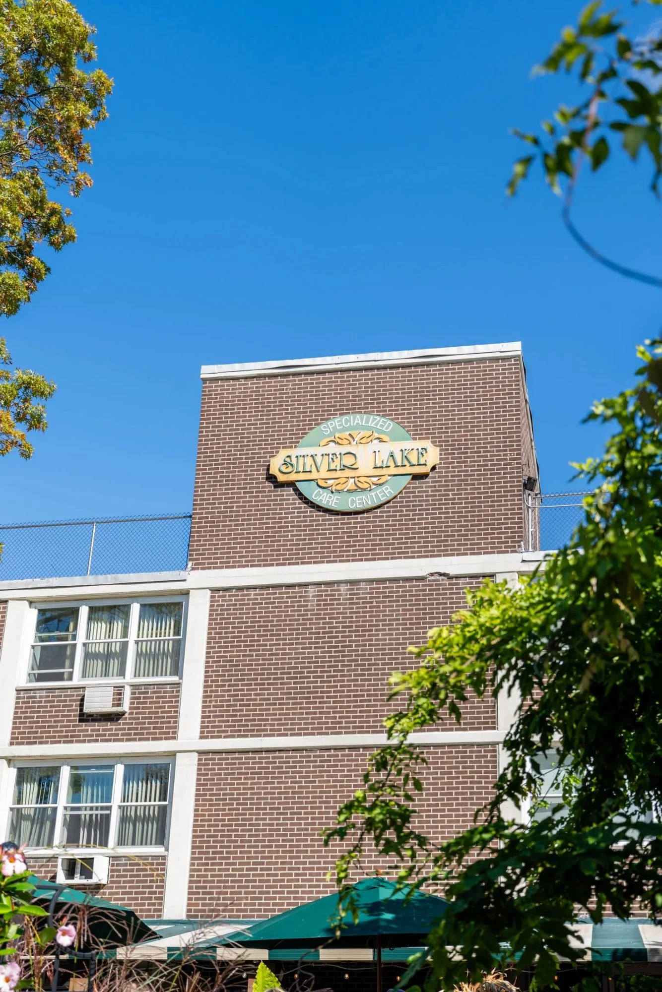 SILVER LAKE SPECIALIZED REHAB AND CARE CENTER