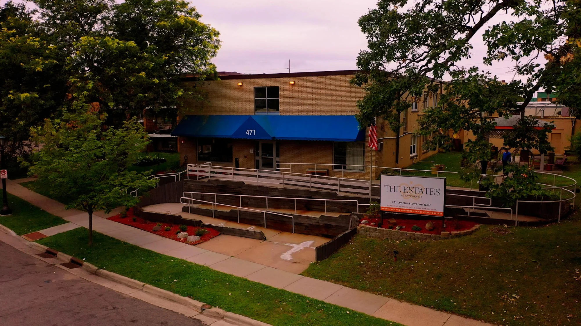 THE ESTATES AT LYNNHURST LLC