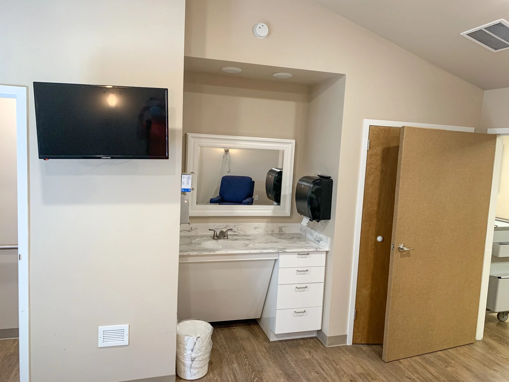 THE OAKS HEALTHCARE CENTER